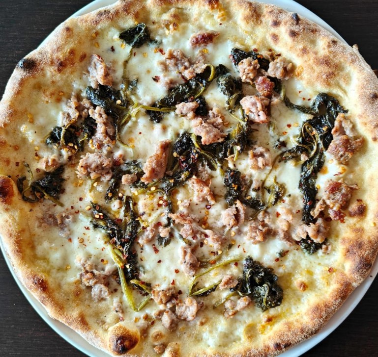 PIZZA SALSICCIA E FRIARELLI