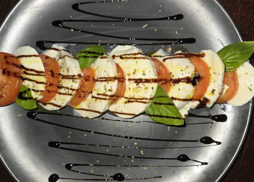 CAPRESE SALAD